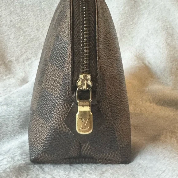 Authentic Louis Vuitton Damier Ebene Cosmetic Pouch - Preloved - Picture 3 of 9